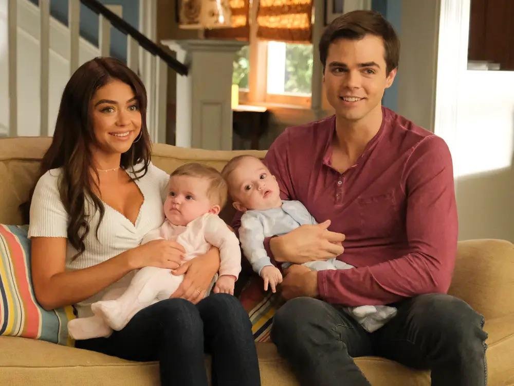 Hayley & Dylan – Modern Family