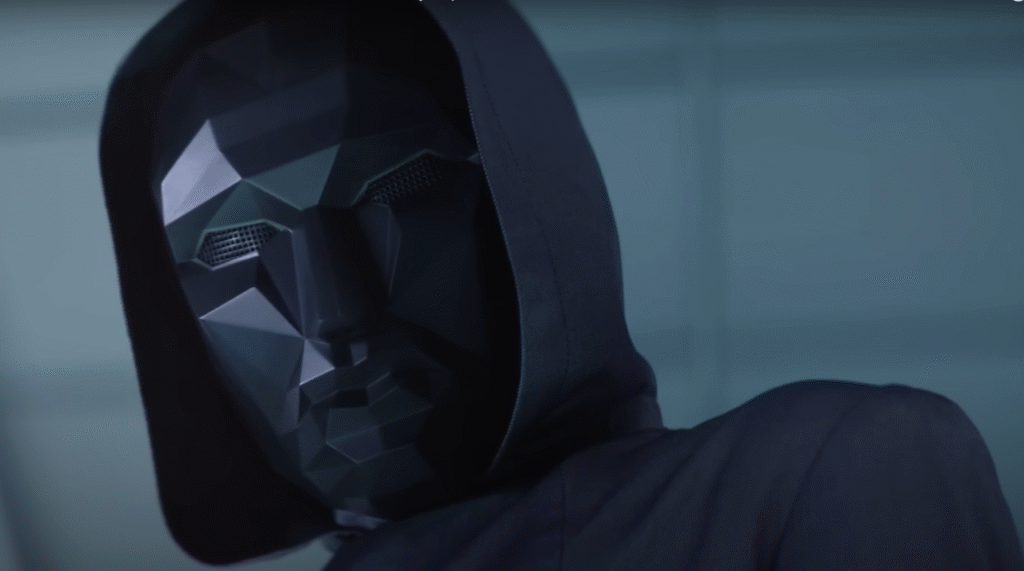 sin decir su nombre ni mostrar su rostro